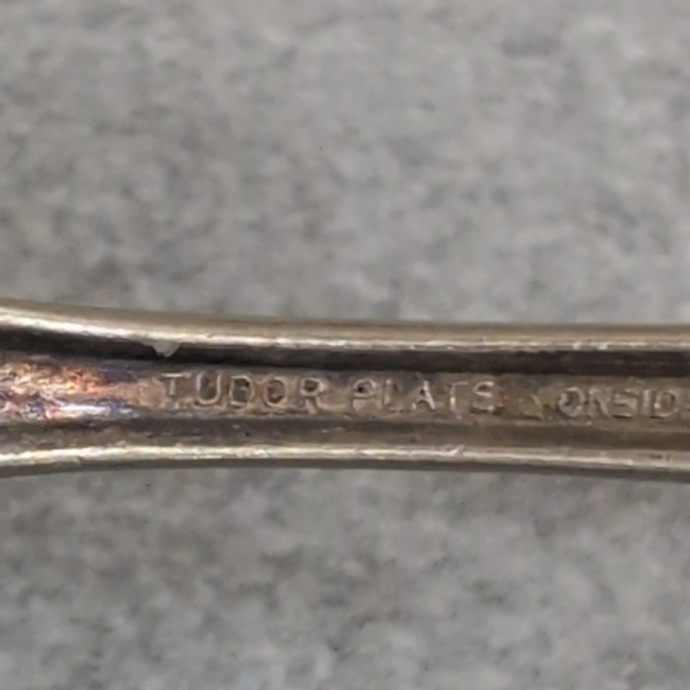 Set of 3 Vintage Oneida Tudor Plated Forks Ornate Design Dinnerware - Picture 3 of 5